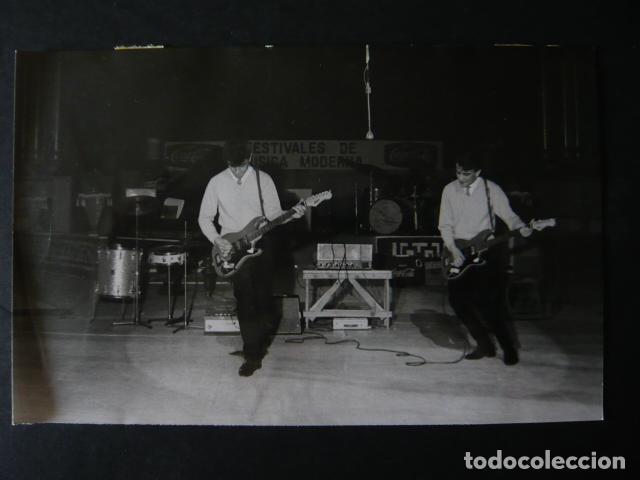 Fotos de Cantantes: ALBERT Y RICHARD CONJUNTO MUSICAL ANTIGUA FOTOGRAFIA ORIGINAL 12 X 17 CM