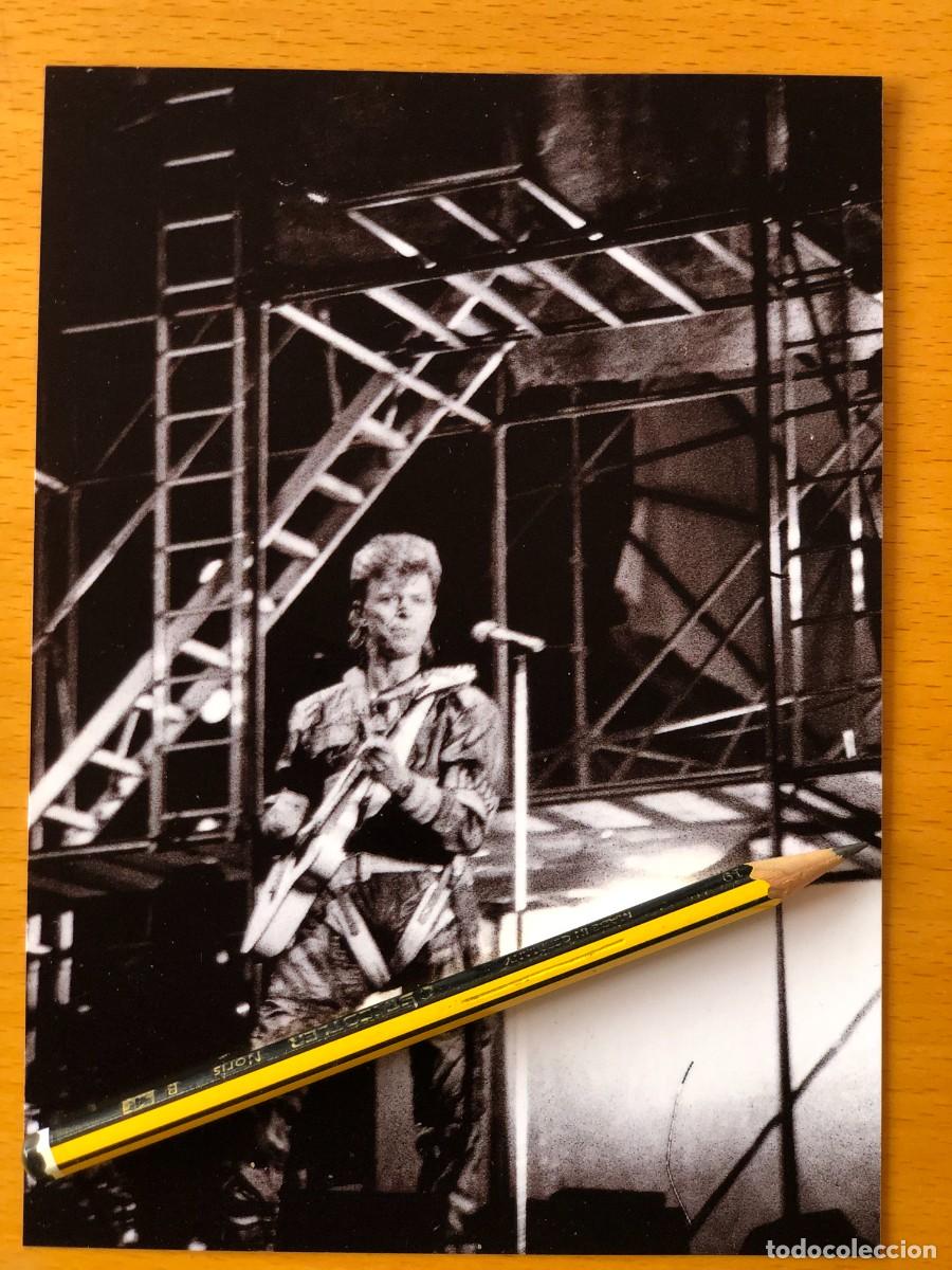 Fotos de Cantantes: David Bowie. Foto 17x13. by Flowers, con sello. Vicente Calder&oacute;n, Madrid 1987.