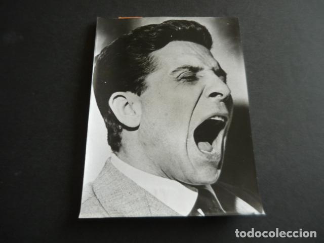 Photos of Singers: GILBERT BECAUD CANTANTE ANTIGUA FOTOGRAFIA ORIGINAL 12 X 17 CM