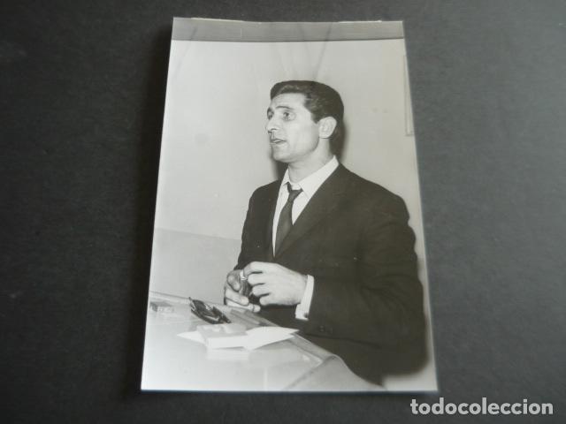 Fotos de Cantores: GILBERT BECAUD CANTANTE ANTIGUA FOTOGRAFIA ORIGINAL 12 X 17 CM