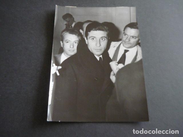 Fotos de Cantores: GILBERT BECAUD CANTANTE ANTIGUA FOTOGRAFIA ORIGINAL 12 X 17 CM