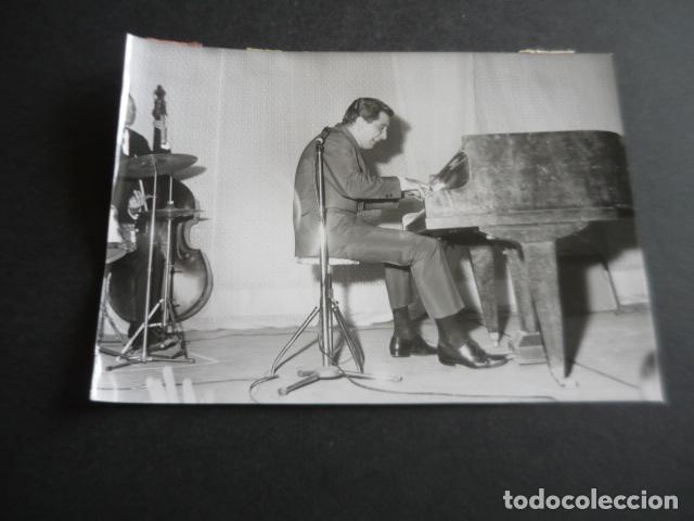 Foto di Cantanti: GILBERT BECAUD CANTANTE EN PALMA DE MALLORCA ANTIGUA FOTOGRAFIA ORIGINAL 13 X 18 CM