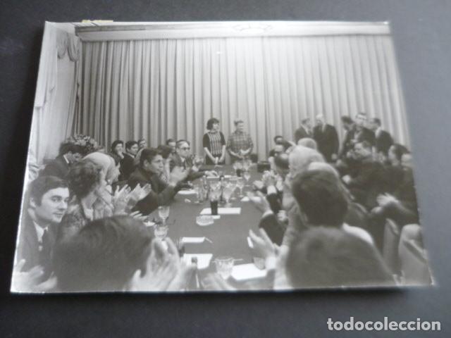 Photos of Singers: GILBERT BECAUD CANTANTE EN MOSCU ANTIGUA FOTOGRAFIA ORIGINAL 24 X 18 CM