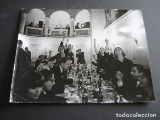 Photos of Singers: GILBERT BECAUD CANTANTE EN MOSCU ANTIGUA FOTOGRAFIA ORIGINAL 24 X 18 CM