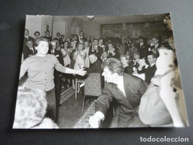 Photos of Singers: GILBERT BECAUD CANTANTE EN MOSCU ANTIGUA FOTOGRAFIA ORIGINAL 24 X 18 CM