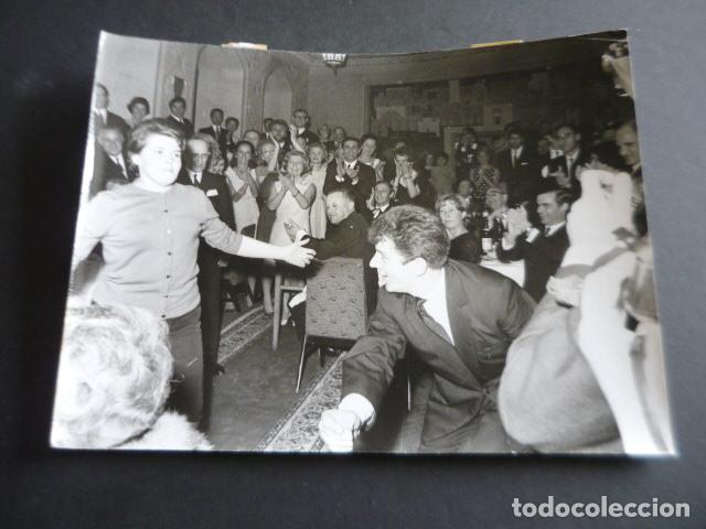 Photos of Singers: GILBERT BECAUD CANTANTE EN MOSCU ANTIGUA FOTOGRAFIA ORIGINAL 24 X 18 CM