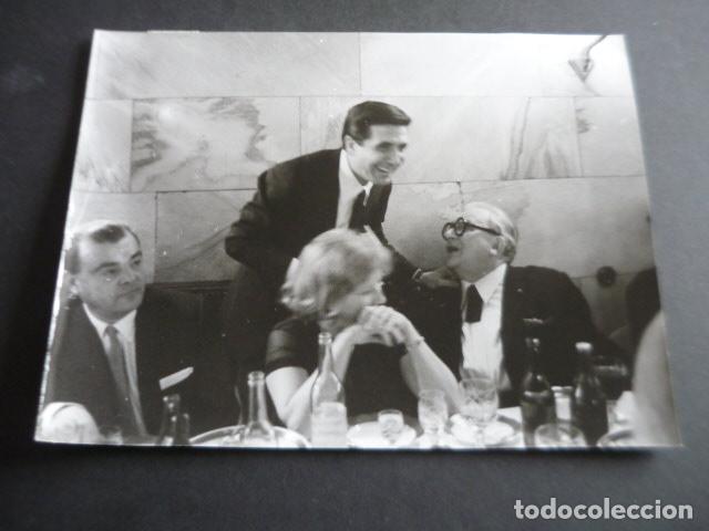 Photos of Singers: GILBERT BECAUD CANTANTE EN MOSCU ANTIGUA FOTOGRAFIA ORIGINAL 24 X 18 CM