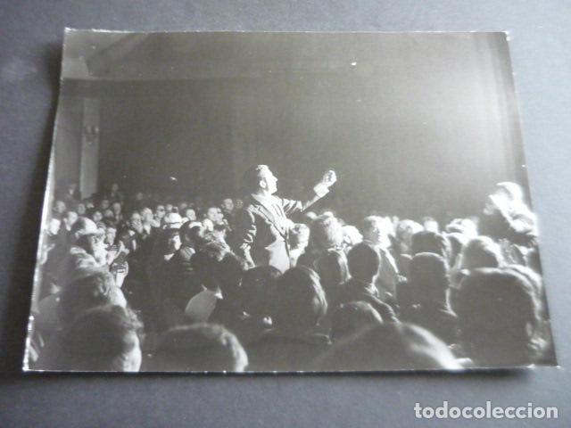 Fotos de Cantores: GILBERT BECAUD CANTANTE EN MOSCU ANTIGUA FOTOGRAFIA ORIGINAL 24 X 18 CM