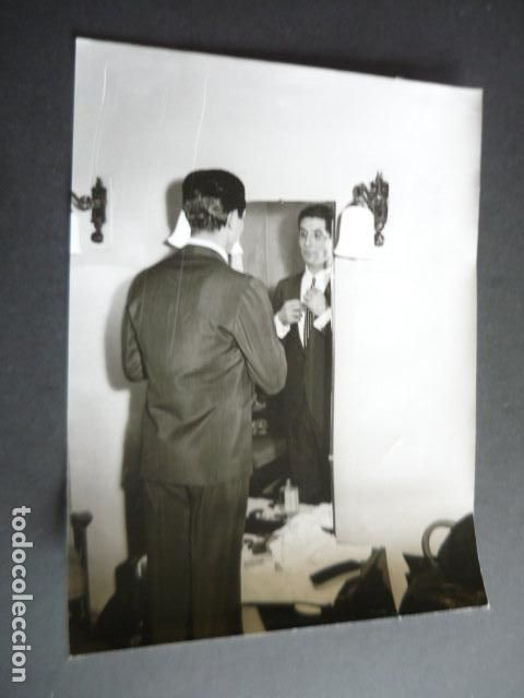 Photos of Singers: GILBERT BECAUD CANTANTE EN MOSCU ANTIGUA FOTOGRAFIA ORIGINAL 24 X 18 CM