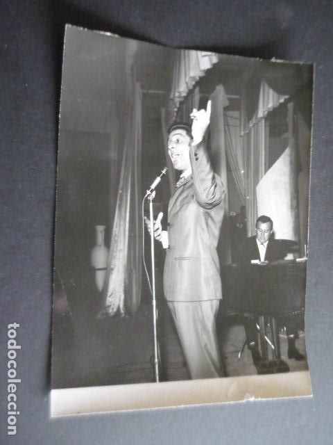 Photos of Singers: GILBERT BECAUD CANTANTE EN PALMA DE MALLORCA ANTIGUA FOTOGRAFIA ORIGINAL 24 X 18 CM