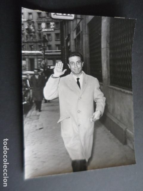 Photos of Singers: GILBERT BECAUD CANTANTE EN MADRID ANTIGUA FOTOGRAFIA ORIGINAL 24 X 18 CM