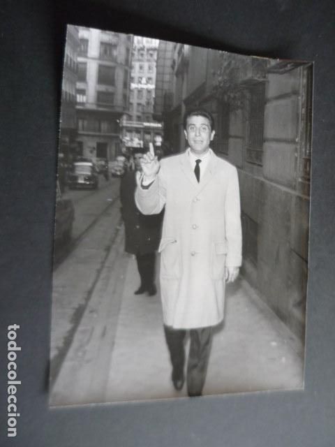 Photos of Singers: GILBERT BECAUD CANTANTE EN MADRID ANTIGUA FOTOGRAFIA ORIGINAL 24 X 18 CM