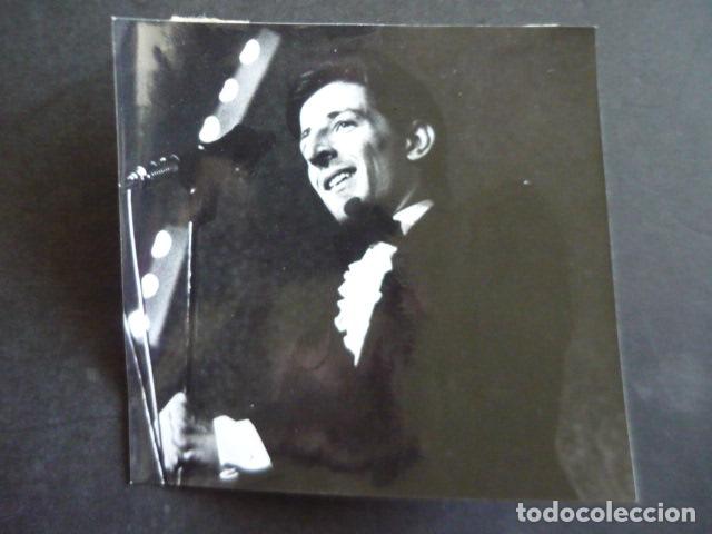 Fotos von Musikern: GIORGIO GABER CANTANTE ANTIGUA FOTOGRAFIA 12 X 12 CM