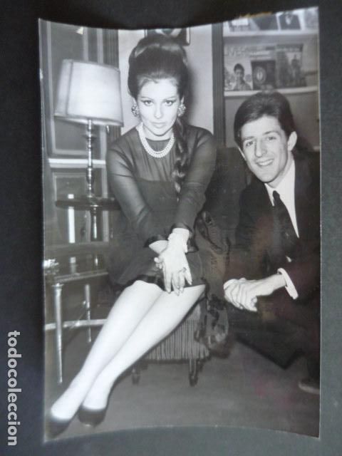Fotos de Cantores: GIORGIO GABER CANTANTE CON OMBRETTA COLLI EN MADRID ANTIGUA FOTOGRAFIA 12 X 18 CM