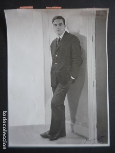 Fotos de Cantantes: MANOLO TORRES CANTANTE ANTIGUA FOTOGRAFIA ORIGINAL 17 X 23 CM