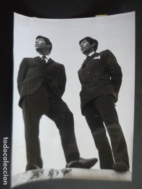 Photos of Singers: LOS BLUE DIAMONDS CONJUNTO MUSICAL ANTIGUA FOTOGRAFIA ORIGINAL 18 X 24 CM