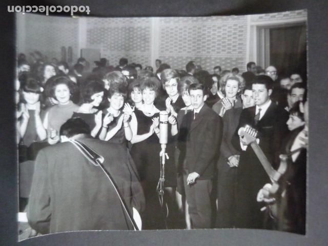 Fotos de Cantores: LOS BLUE DIAMONDS CONJUNTO MUSICAL EN MADRID ANTIGUA FOTOGRAFIA ORIGINAL 18 X 24 CM