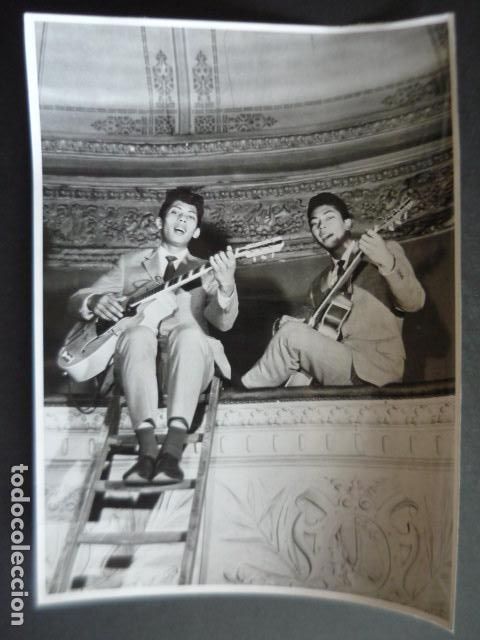 Fotos von Musikern: LOS BLUE DIAMONDS CONJUNTO MUSICAL ANTIGUA FOTOGRAFIA ORIGINAL 18 X 24 CM