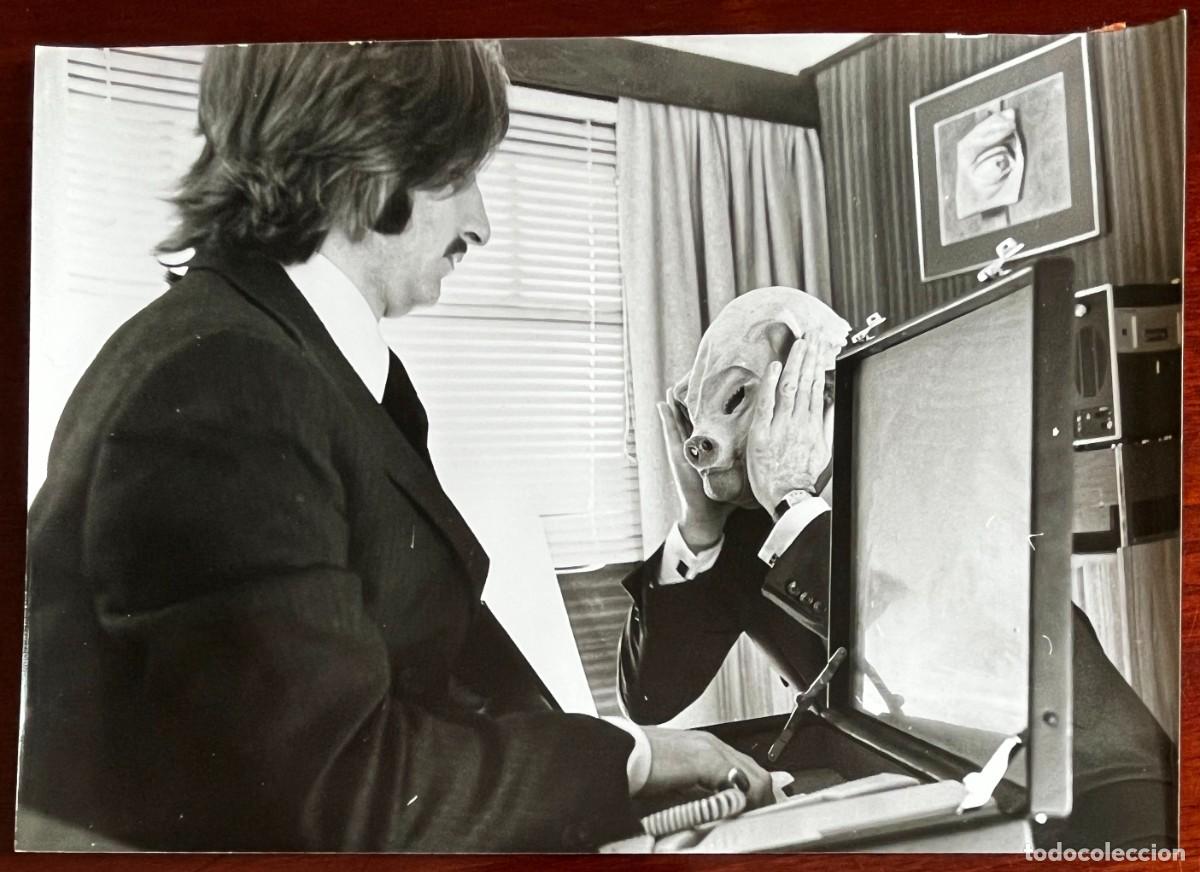 Fotos de Cantantes: ANTIGUA FOTOGRAFIA DE RINGO STAR, THE BEATLES, 10-5-1969, EN UNA ESCENA DE LA PELICULA &rdquo;THE MAGIC CH