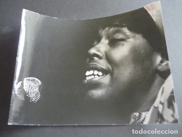 Photos of Singers: ROBERTA FLACK CANTANTE ANTIGUA FOTOGRAFIA ORIGINAL 18 X 24 CM