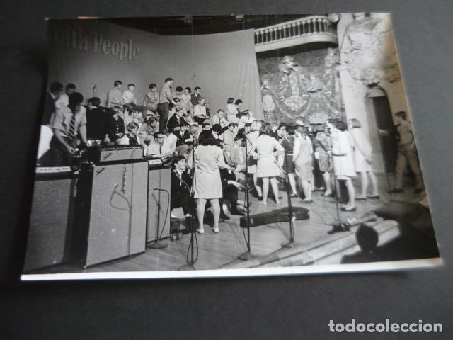 Photos of Singers: VIVA LA GENTE CONJUNTO MUSICAL ANTIGUA FOTOGRAFIA ORIGINAL 18 X 24 CM
