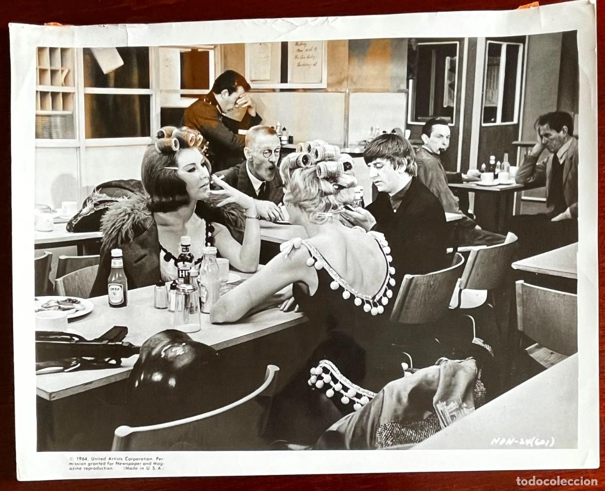 Fotos de Cantantes: ANTIGUA FOTOGRAFIA DE RINGO STAR, THE BEATLES, DURANTE UNA ESCENA DE LA ESCENA DE LA PELICULA &rdquo;QUE N