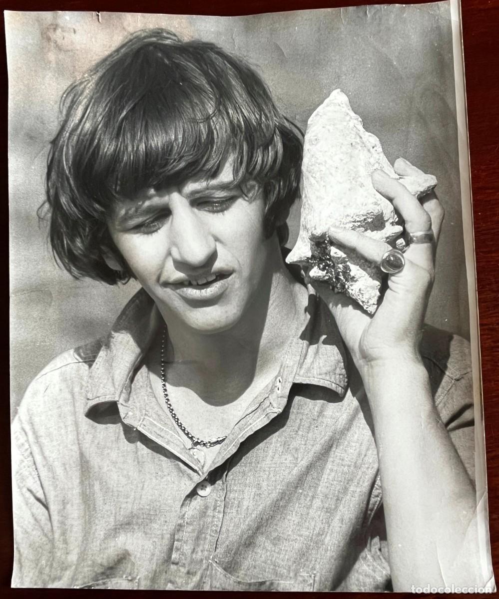 Fotos de Cantantes: ANTIGUA FOTOGRAFIA DE RINGO STAR, THE BEATLES, 27-3-1965, MIDE 25,5 X 20,5 CMS. VER LA OTRA FOTO PUE