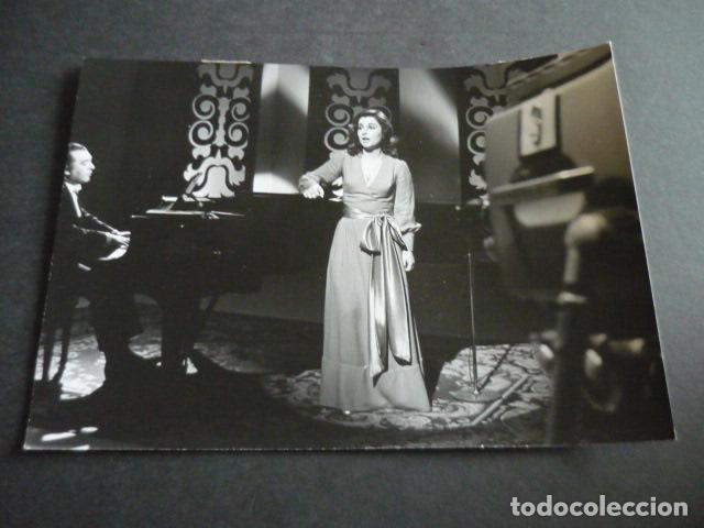 Photos of Singers: MONTSERRAT ALAVEDRA CANTANTE ANTIGUA FOTOGRAFIA ORIGINAL 13 X 18 CM