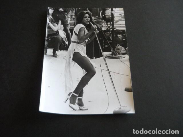 Photos of Singers: TINA TURNER CANTANTE ANTIGUA FOTOGRAFIA ORIGINAL 18 X 13 CM