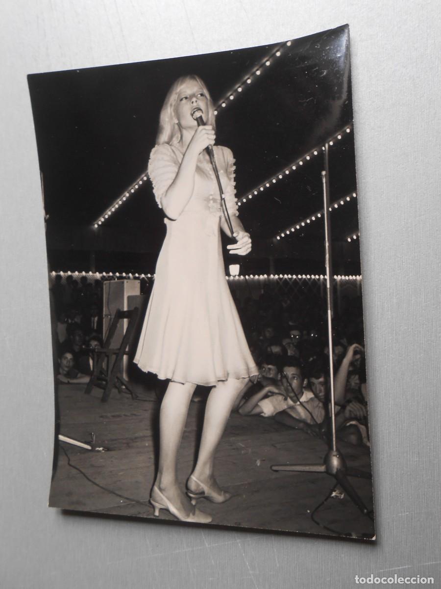 Fotos de Cantantes: FOTO de - SYLVIE VARTAN - de 12,5 x 17,5 cms.