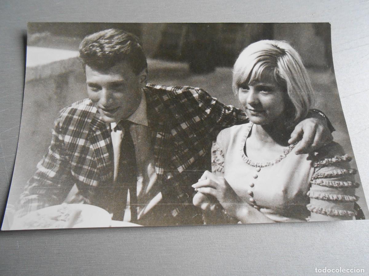 Fotos de Cantantes: FOTO de - SYLVIE VARTAN - JOHNNY HALLYDAY - de 18 x 12 cms.