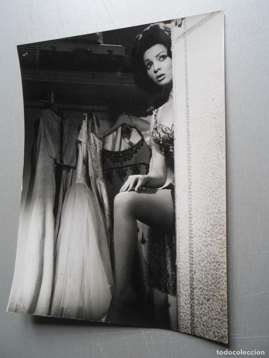 Fotos de Cantantes: FOTO de - SARA MONTIEL - de 18 x 24 cms.