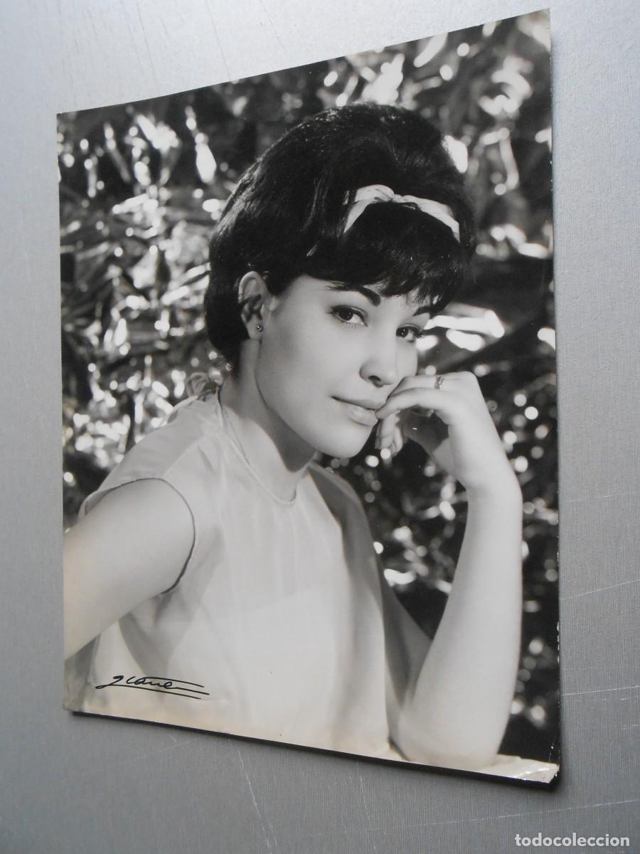 Fotos de Cantantes: FOTO de - ROSALIA - de 18 x 24 cms.