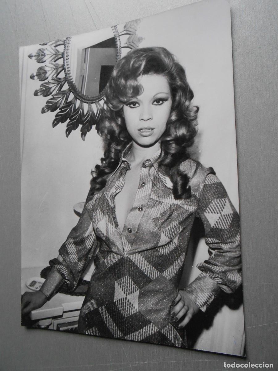 Fotos de Cantantes: FOTO de - ROSA MORENA - de 18 x 24 cms.