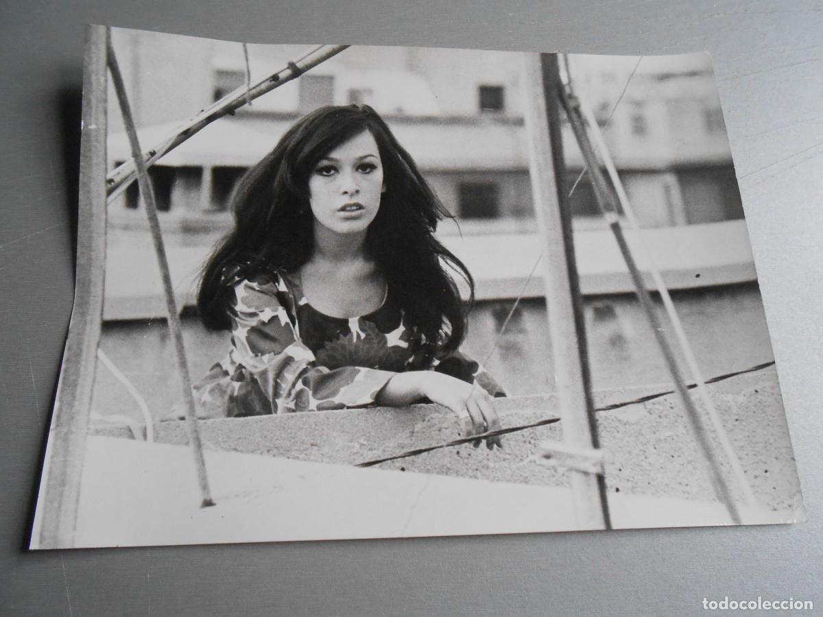 Fotos de Cantantes: FOTO de - MASSIEL - de 23,5 x 18 cms.