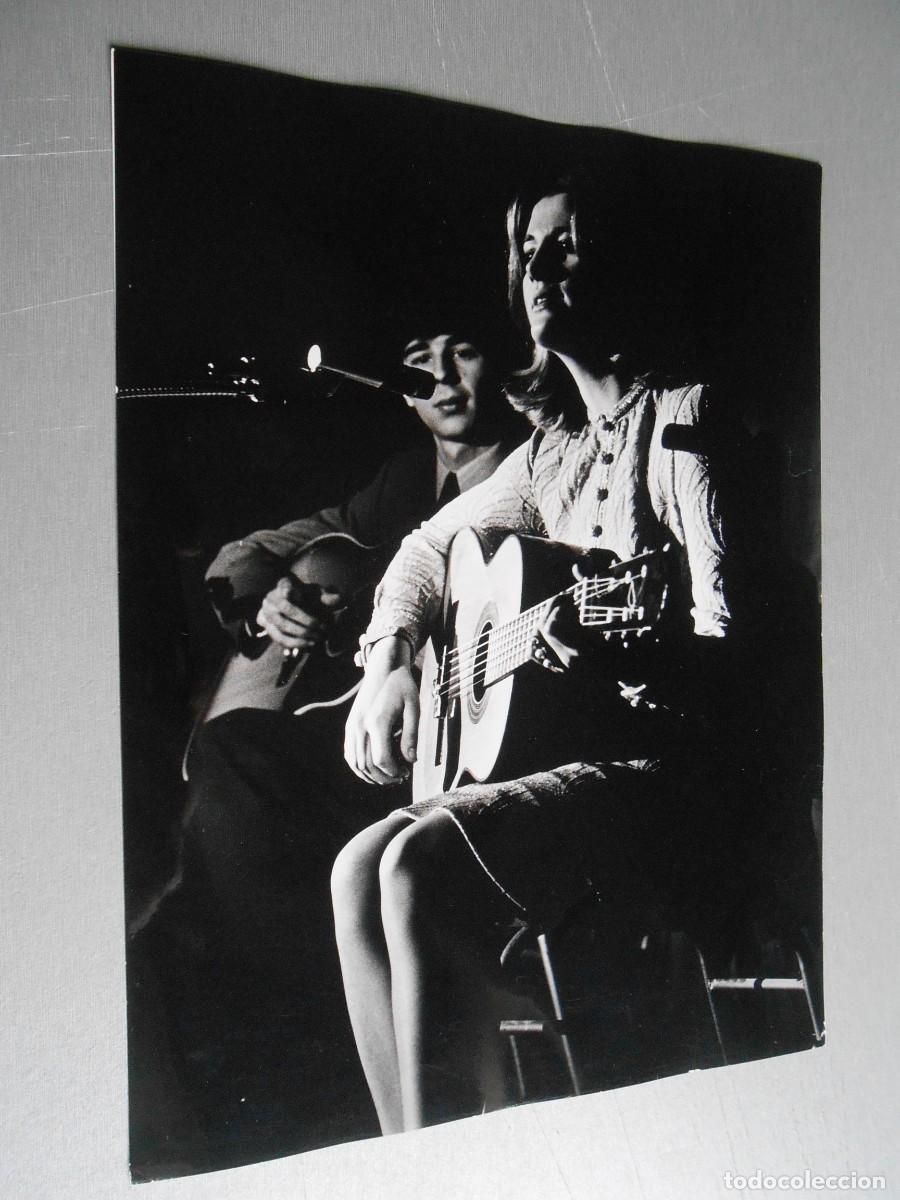 Fotos de Cantantes: FOTO de - MARIA OSTIZ - de 18 x 24 cms.