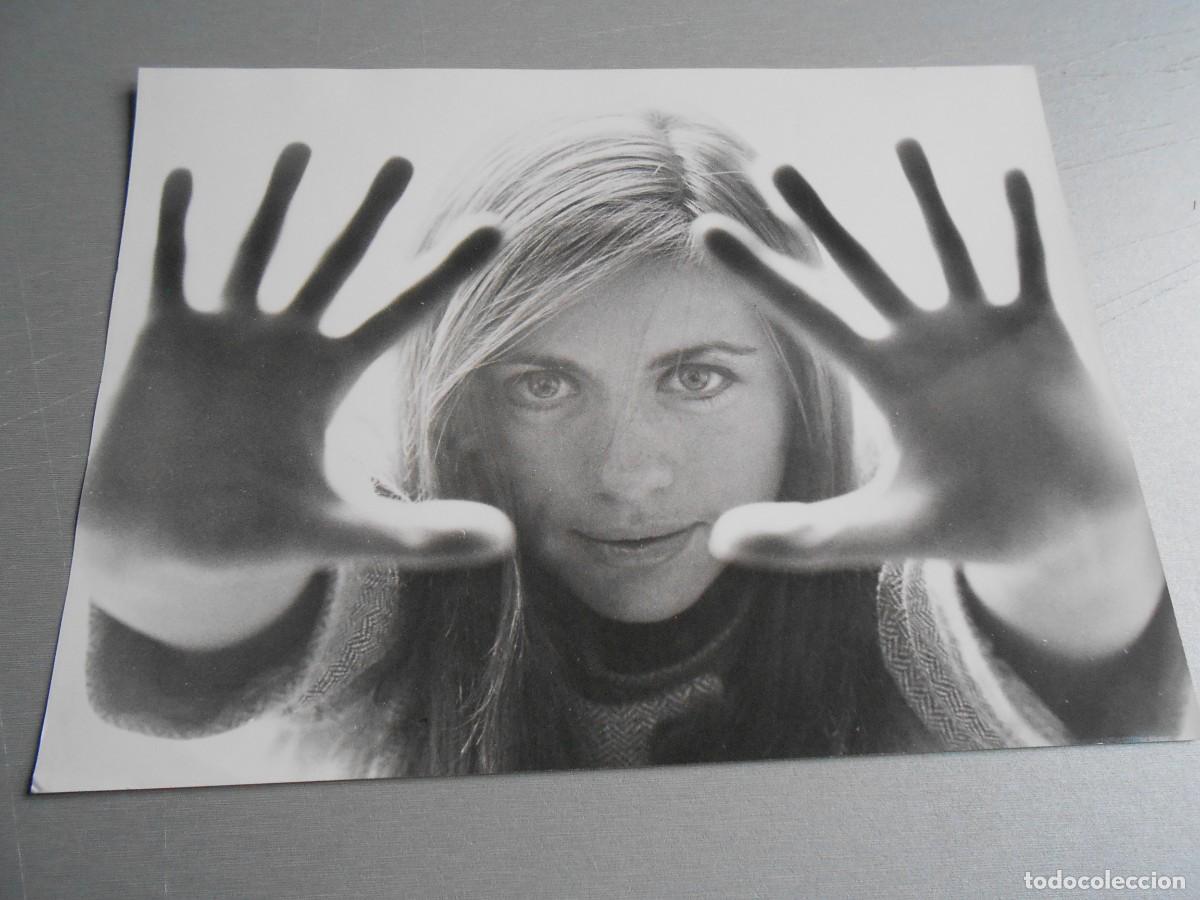 Fotos de Cantantes: FOTO de - MARI TRINI - de 24 x 18 cms.