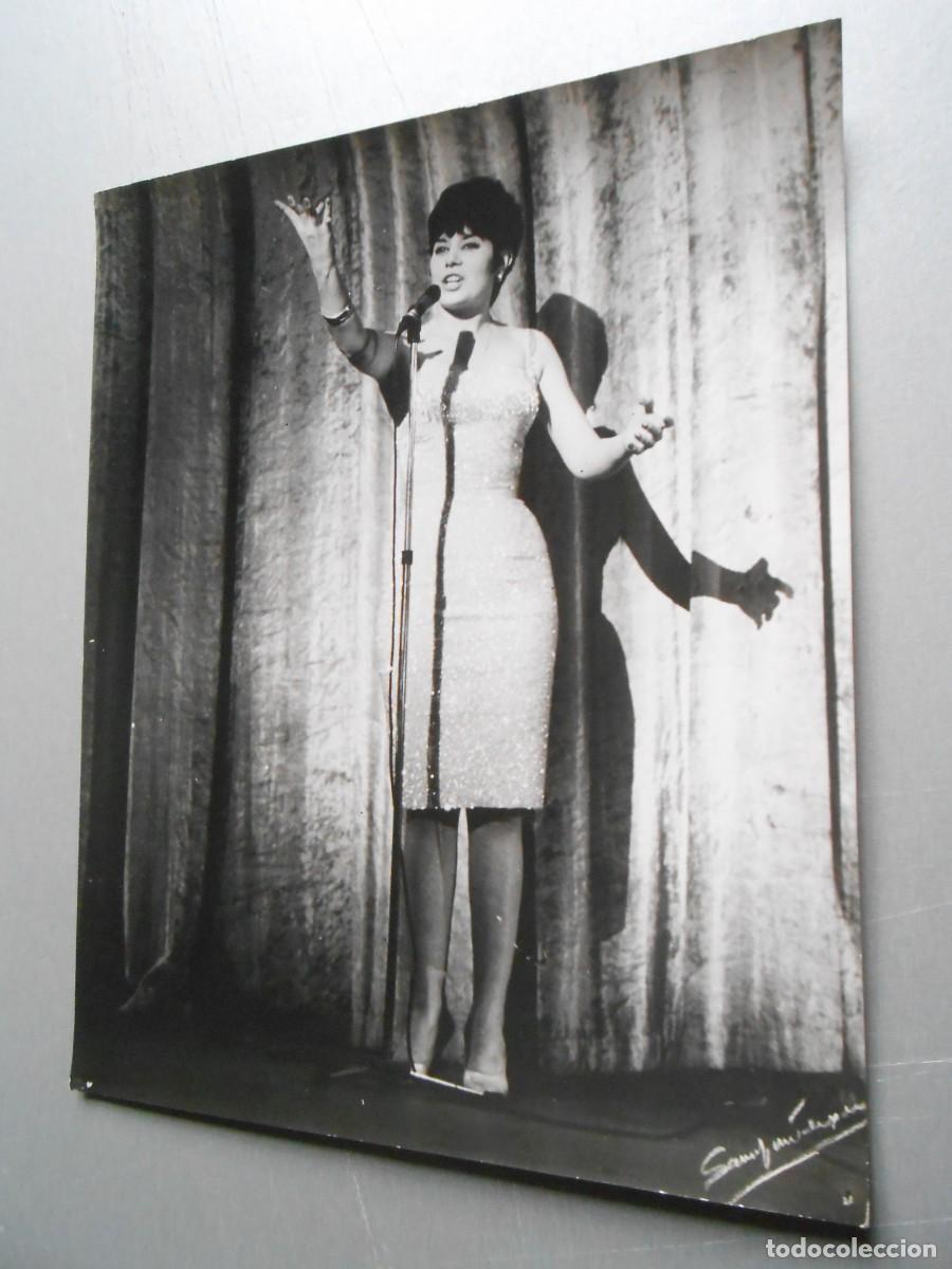 Fotos de Cantantes: FOTO de - GELU - de 20,5 x 25 cms.