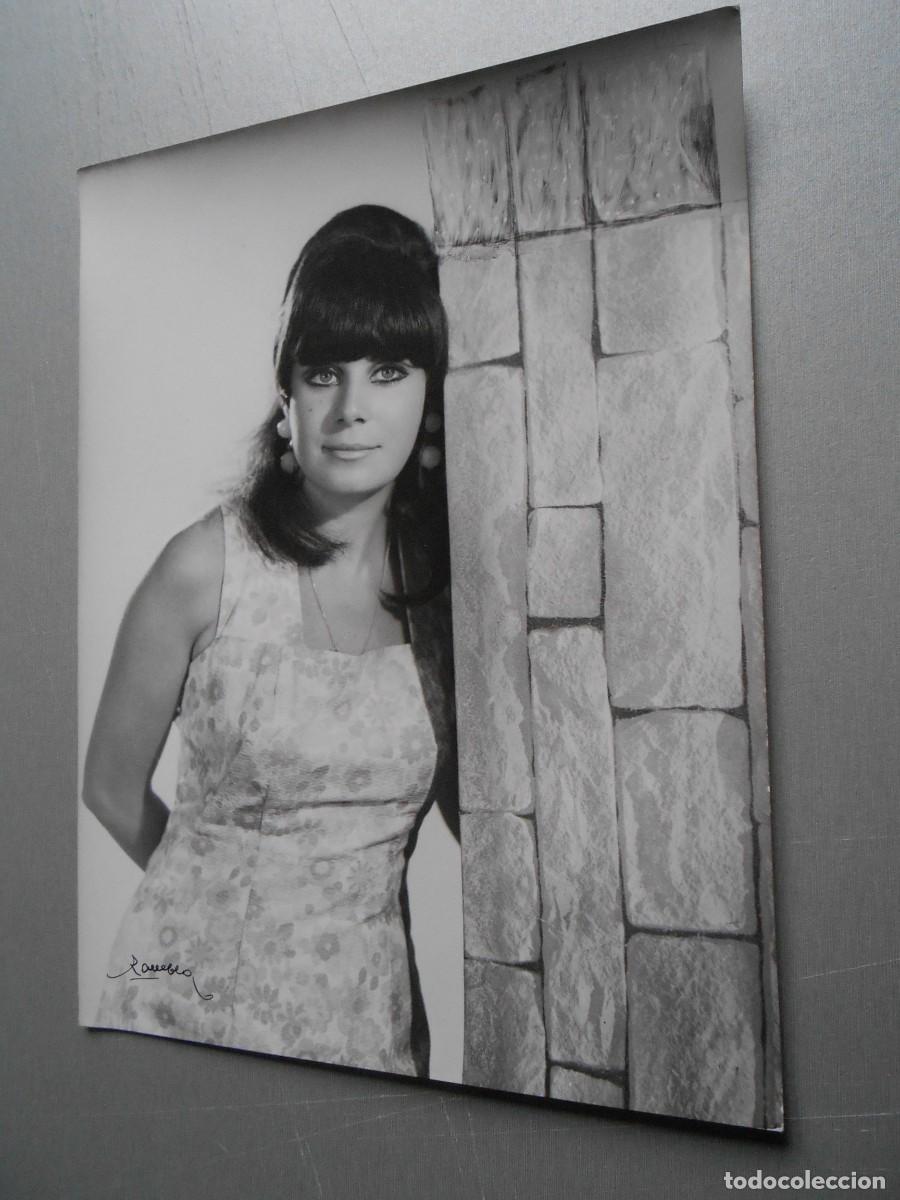 Fotos de Cantantes: FOTO de - GELU - de 18 x 24 cms.
