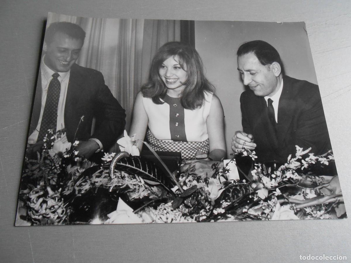 Fotos de Cantantes: FOTO de - KARINA - de 24 x 18 cms.