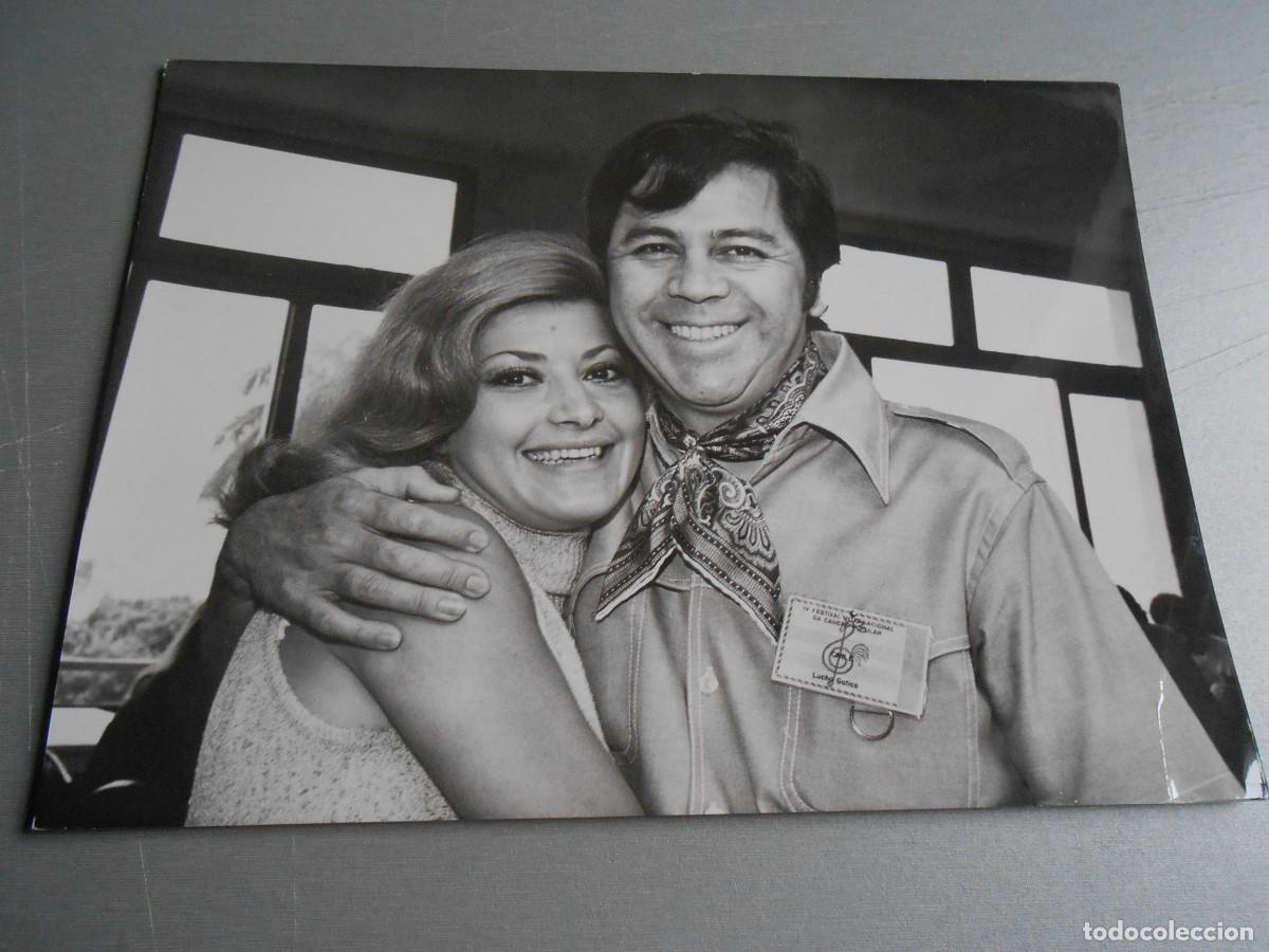Fotos de Cantantes: FOTO de - CONCHITA BAUTISTA con LUCHO GATICA - de 24 x 18 cms.