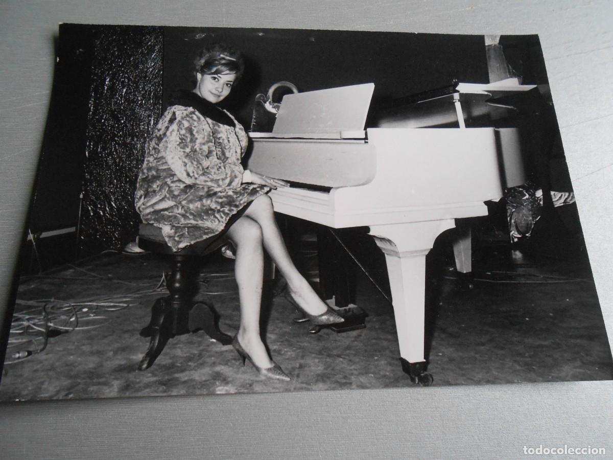 Fotos de Cantantes: FOTO de - CONCHITA BAUTISTA - de 18 x 13 cms.