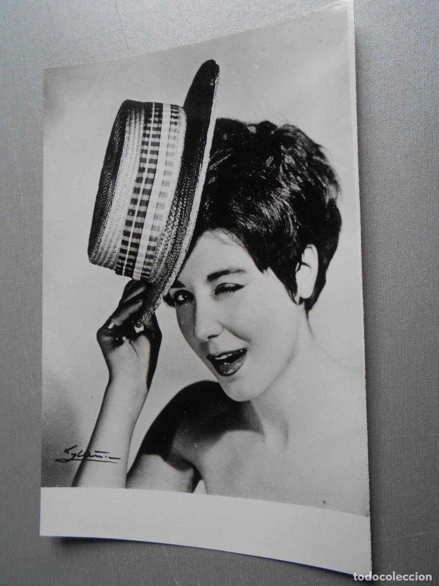 Fotos de Cantantes: FOTO de - CONCHITA VELASCO - de 12 x 18 cms.