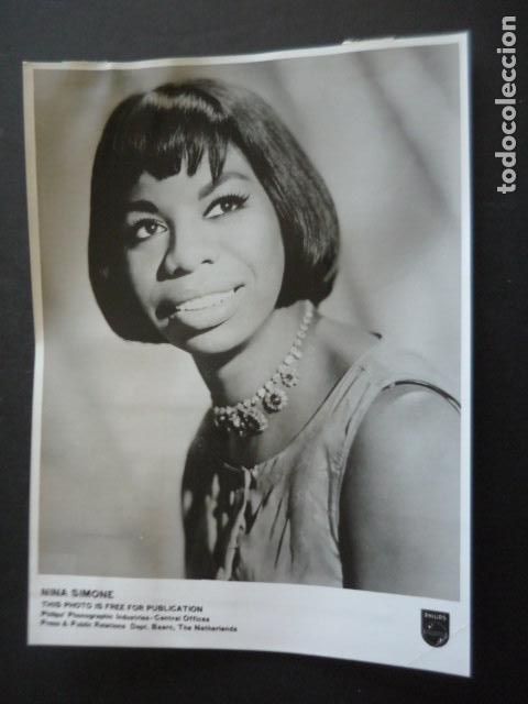 Photos of Singers: NINA SIMONE CANTANTE JAZZ ANTIGUA FOTOGRAFIA ORIGINAL 18 X 24 CM