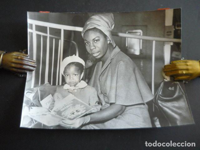 Photos of Singers: NINA SIMONE CANTANTE JAZZ ANTIGUA FOTOGRAFIA ORIGINAL 18 X 24 CM