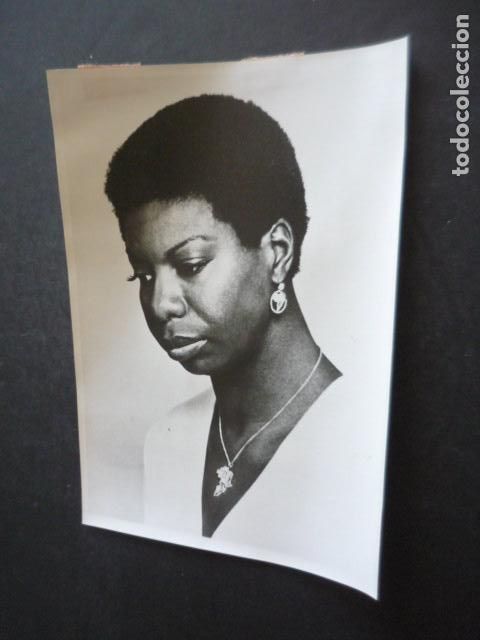 Photos of Singers: NINA SIMONE CANTANTE JAZZ ANTIGUA FOTOGRAFIA ORIGINAL 12 X 18 CM