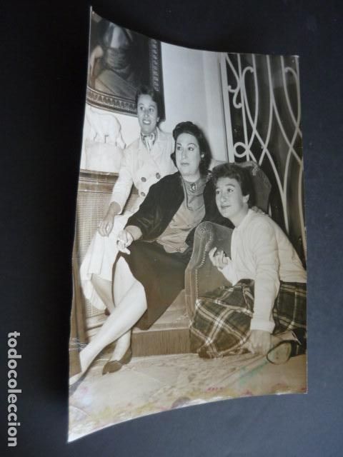Photos of Singers: ELIA Y PALOMA FLETA CANTANTES ANTIGUA FOTOGRAFIA ORIGINAL 24 X 18 CM