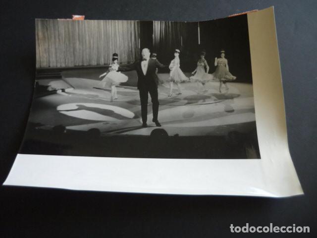 Photos of Singers: JAVIER FLETA CANTANTE EN MUSICAL DE MADRID AL CIELO ANTIGUA FOTOGRAFIA ORIGINAL 24 X 18 CM