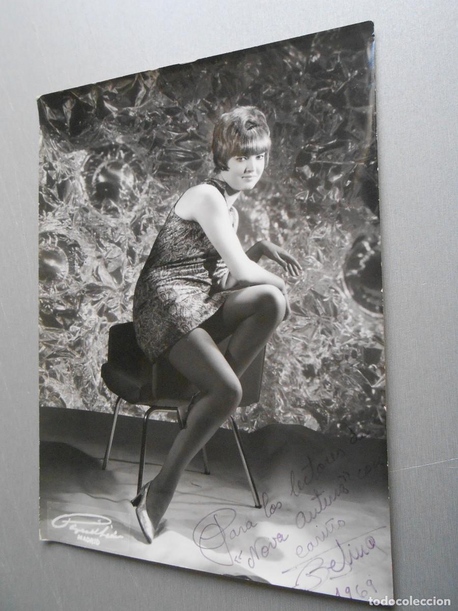 Fotos de Cantantes: FOTO de - BETINA -, de 18 x 24 cms.