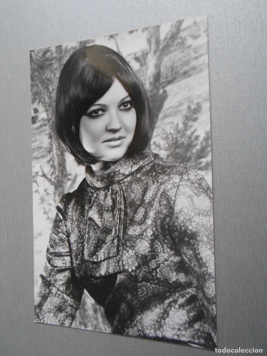 Fotos de Cantantes: FOTO de - BETINA -, de 9 x 14 cms.